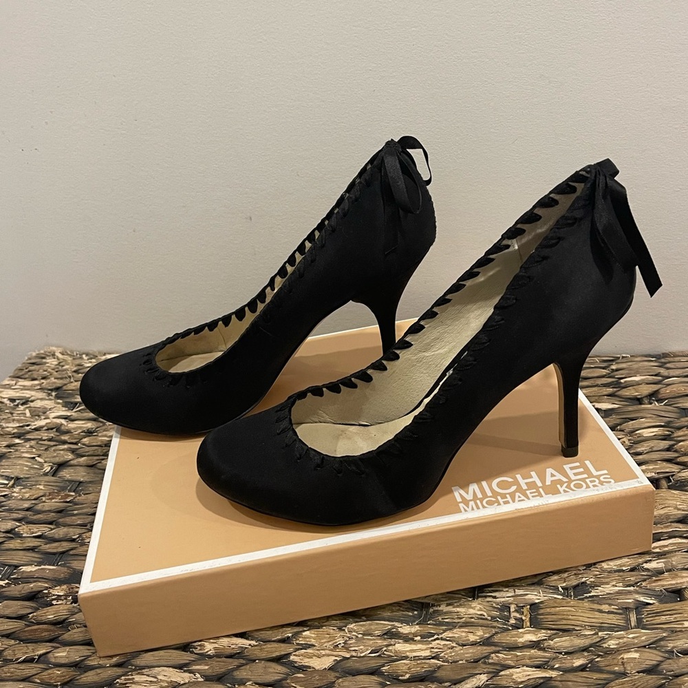 EUC Michael Kors Abbey Pump